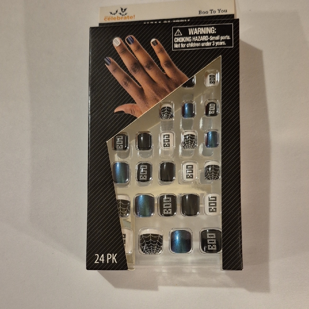 Way To Celebrate: Spider Web Nail Set